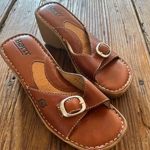 BORN Womens Wedge 3” Heel Size 6 Sandals. Brown with buckle.